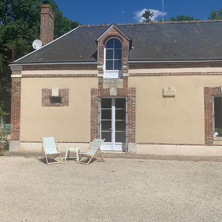Gite A La Ferme De Sainte Radegonde Lanneray Exterior photo