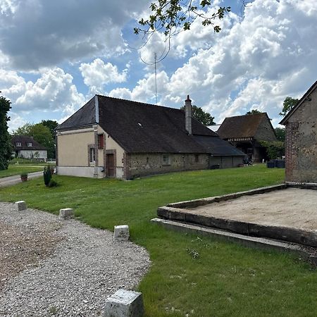 Gite A La Ferme De Sainte Radegonde Lanneray Exterior photo
