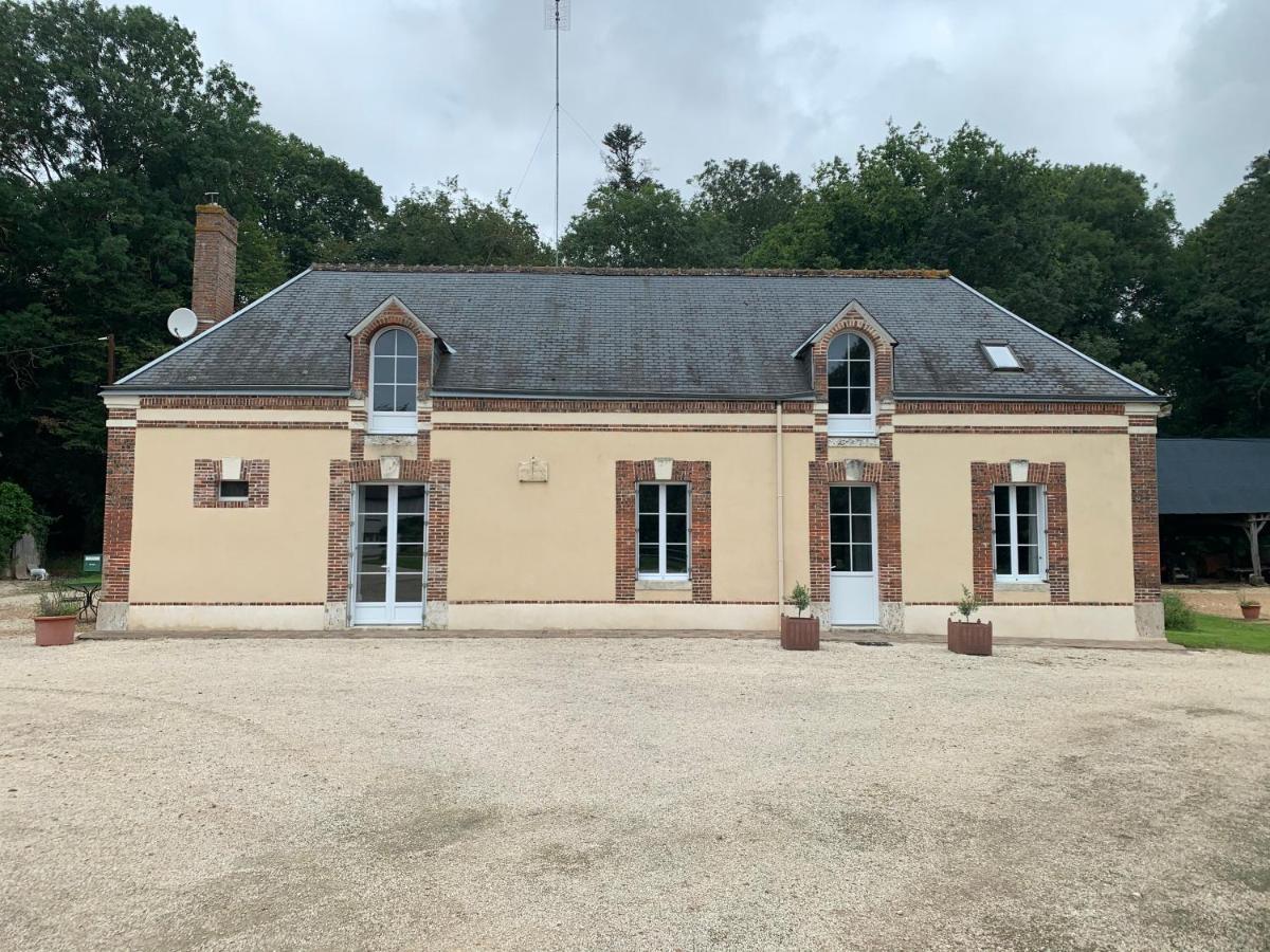 Gite A La Ferme De Sainte Radegonde Lanneray Exterior photo
