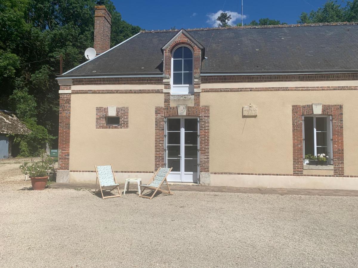 Gite A La Ferme De Sainte Radegonde Lanneray Exterior photo